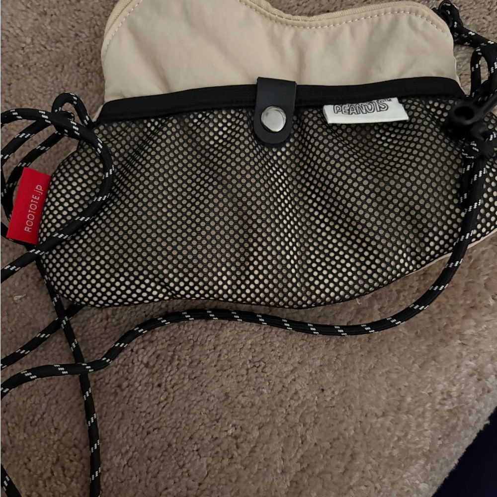 Cute Smiling snoopy  Crossbody Bag in Cream and Brown - Picture 3 of 3